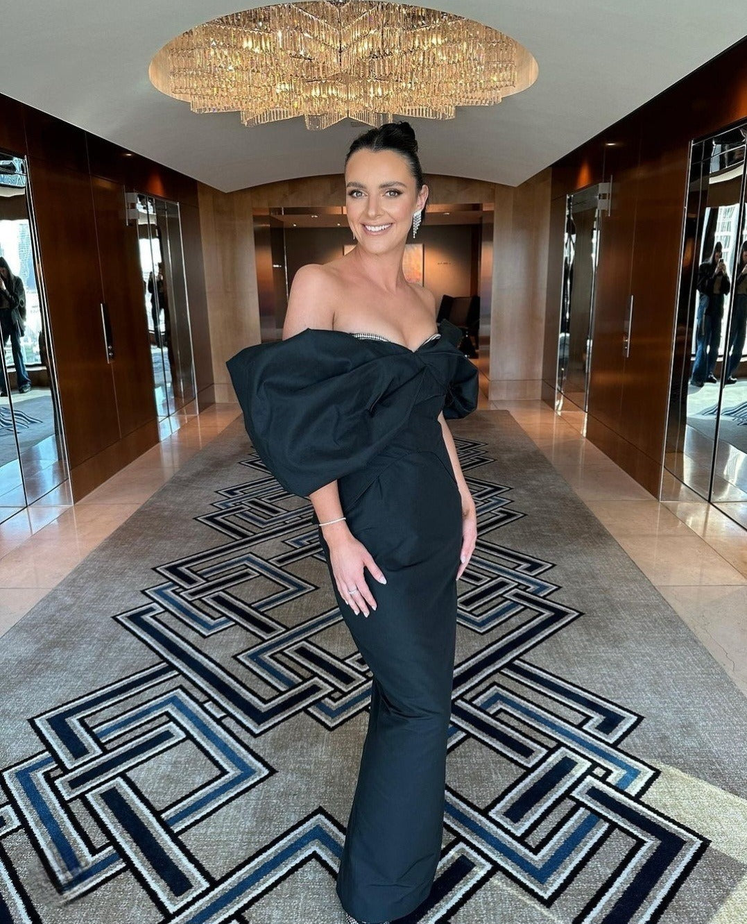 Xavier Gown Black (slight damage)